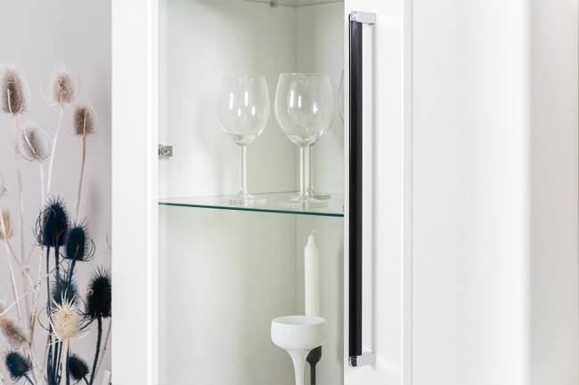 Комод-тумба под ТВ с полкой и пенал со стеклом Валенсия цвет белый шагрень