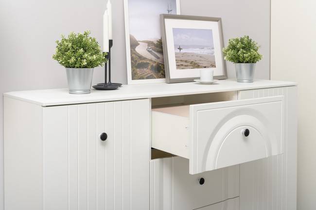 Комод для ТВ-аппаратуры с навесной полкой и широкий сервант Валенсия цвет белый шагрень Комод для ТВ-аппаратуры с навесной полкой и широкий сервант Валенсия цвет белый шагрень